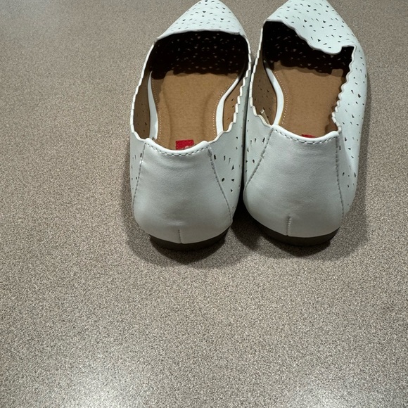 New Unionbay white Leather Flats - Picture 3 of 5